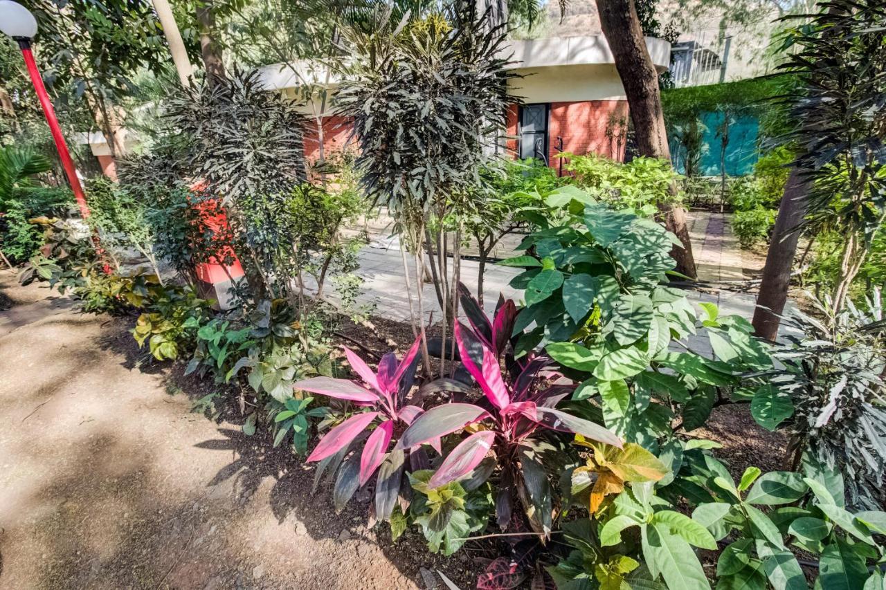 Hotel Tapovan Nashik Bagian luar foto