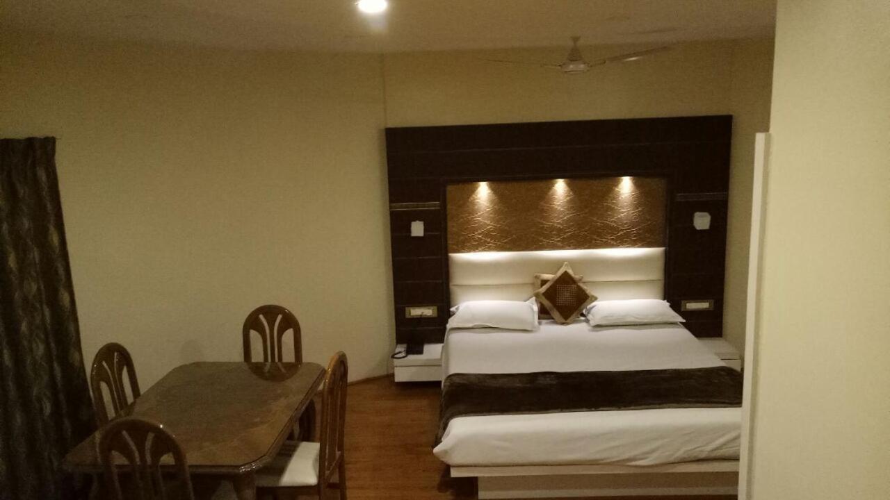 Hotel Tapovan Nashik Bagian luar foto