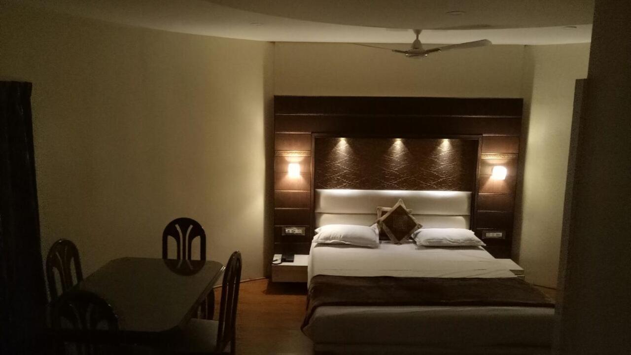 Hotel Tapovan Nashik Bagian luar foto